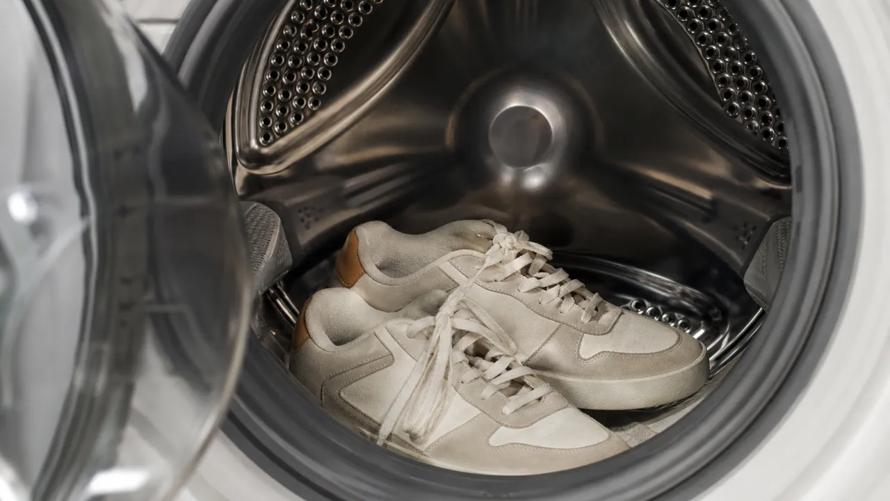 Laver des chaussures en machine sans les abîmer